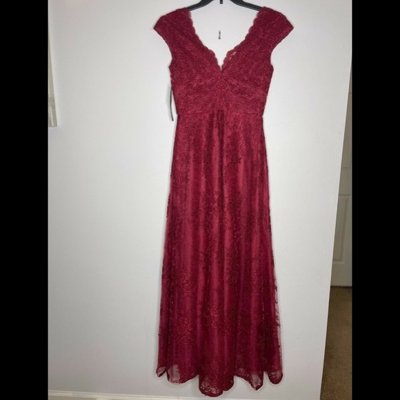 Aidan Mattox Gown - Picture 3 of 3